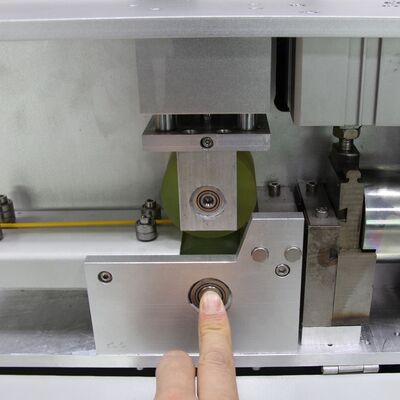 CLX-96 آلة قطع كابلات الألياف الضوئية التلقائية مع سرعة 1.6-2.1m / S لخيوط التصحيح 0.9MM-6MM وواجهة اللمس